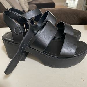Platform/Chunky Sandal